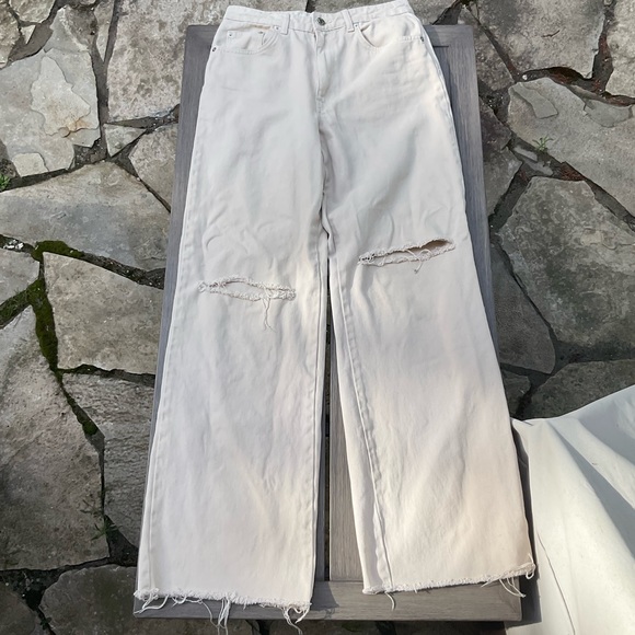 Stradivarius straight jean with rips - Picture 1 of 4